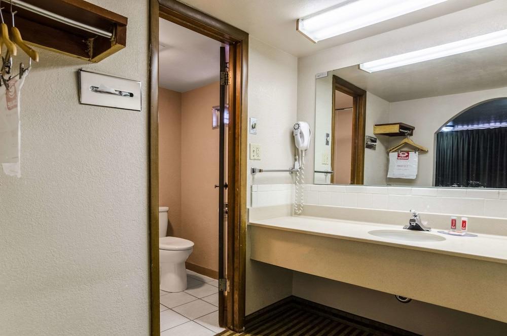 Econo Lodge Winfield Екстериор снимка