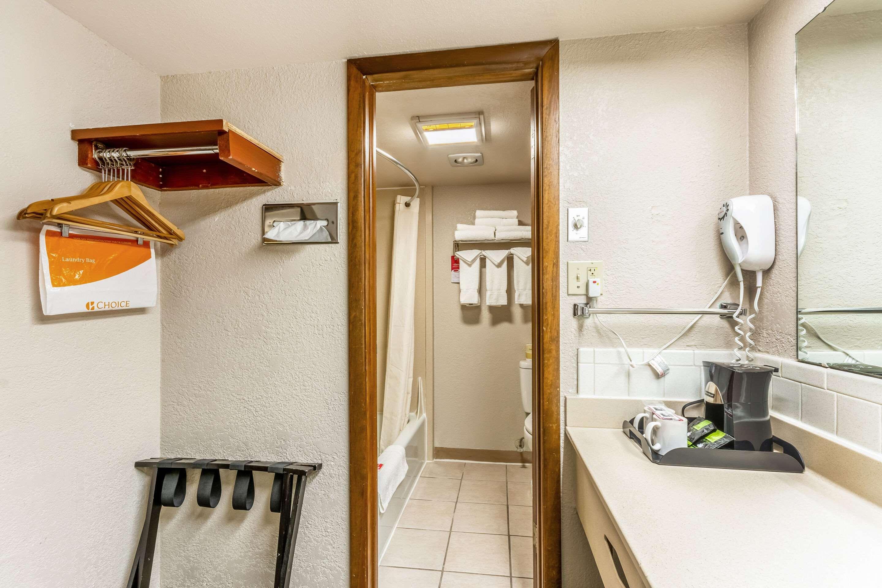 Econo Lodge Winfield Екстериор снимка