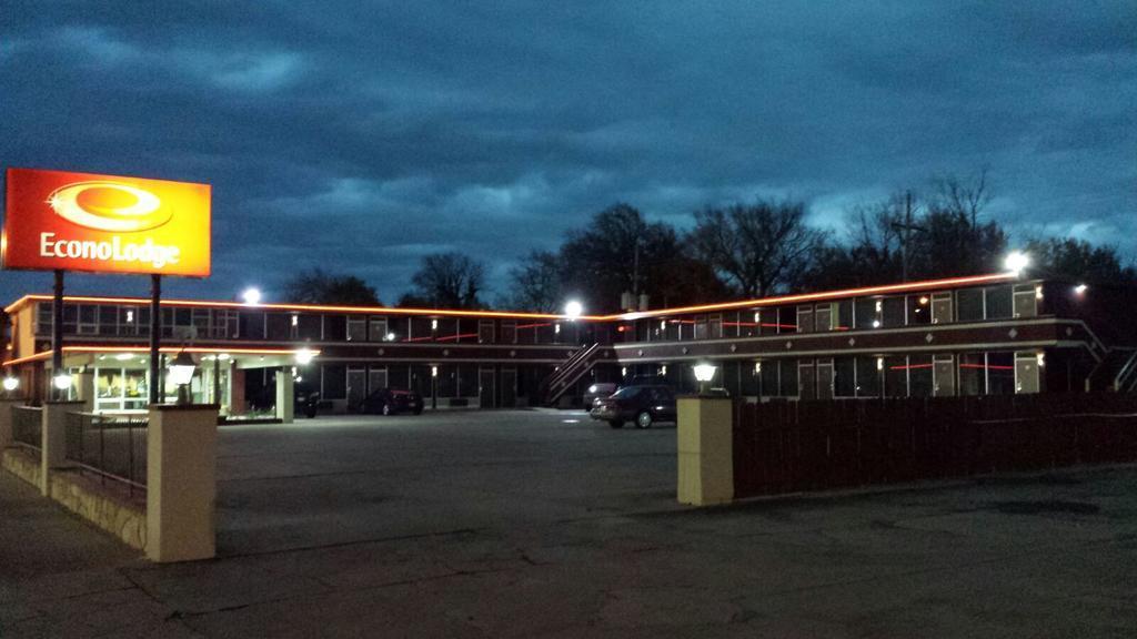 Econo Lodge Winfield Екстериор снимка