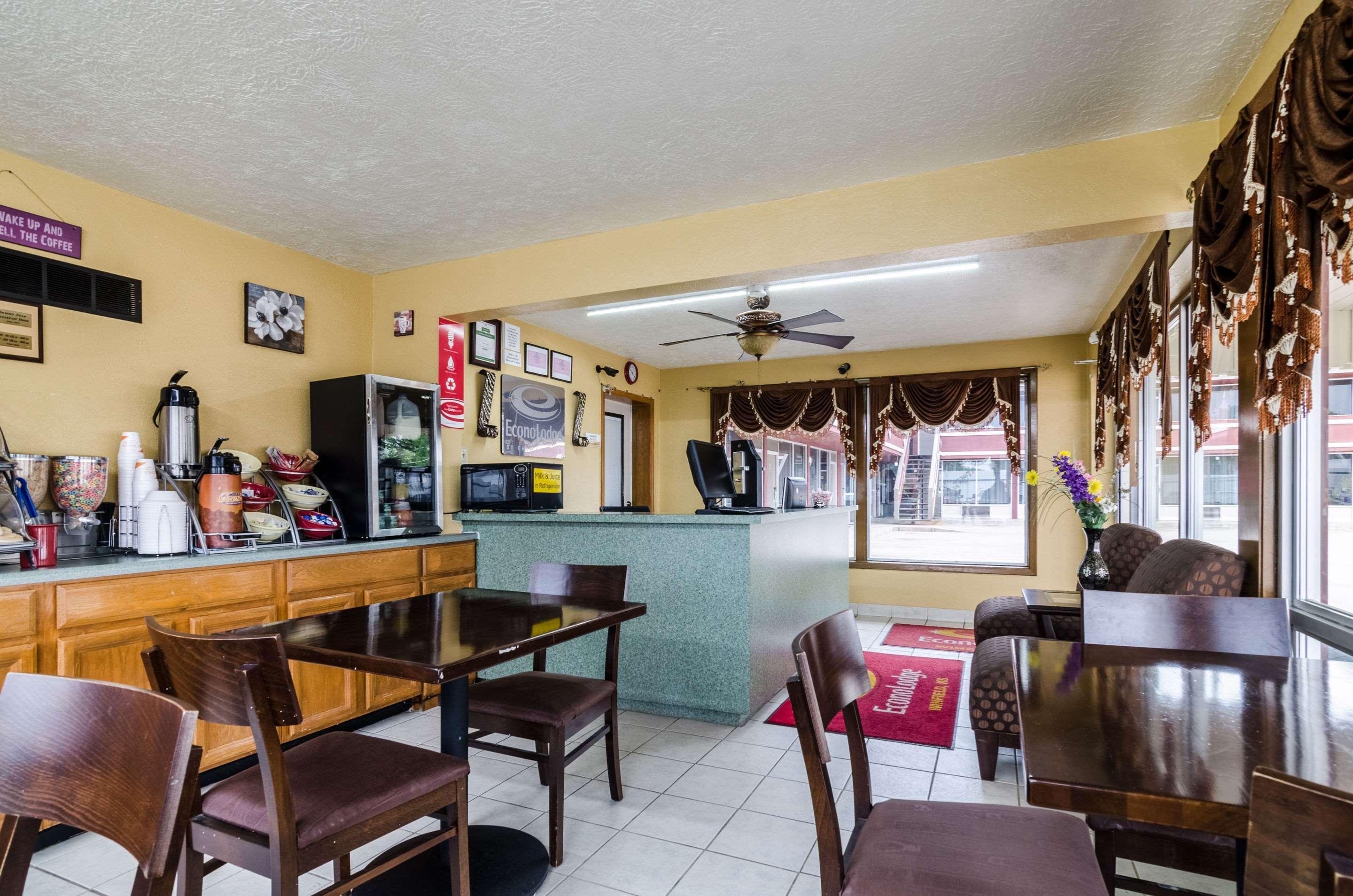 Econo Lodge Winfield Екстериор снимка