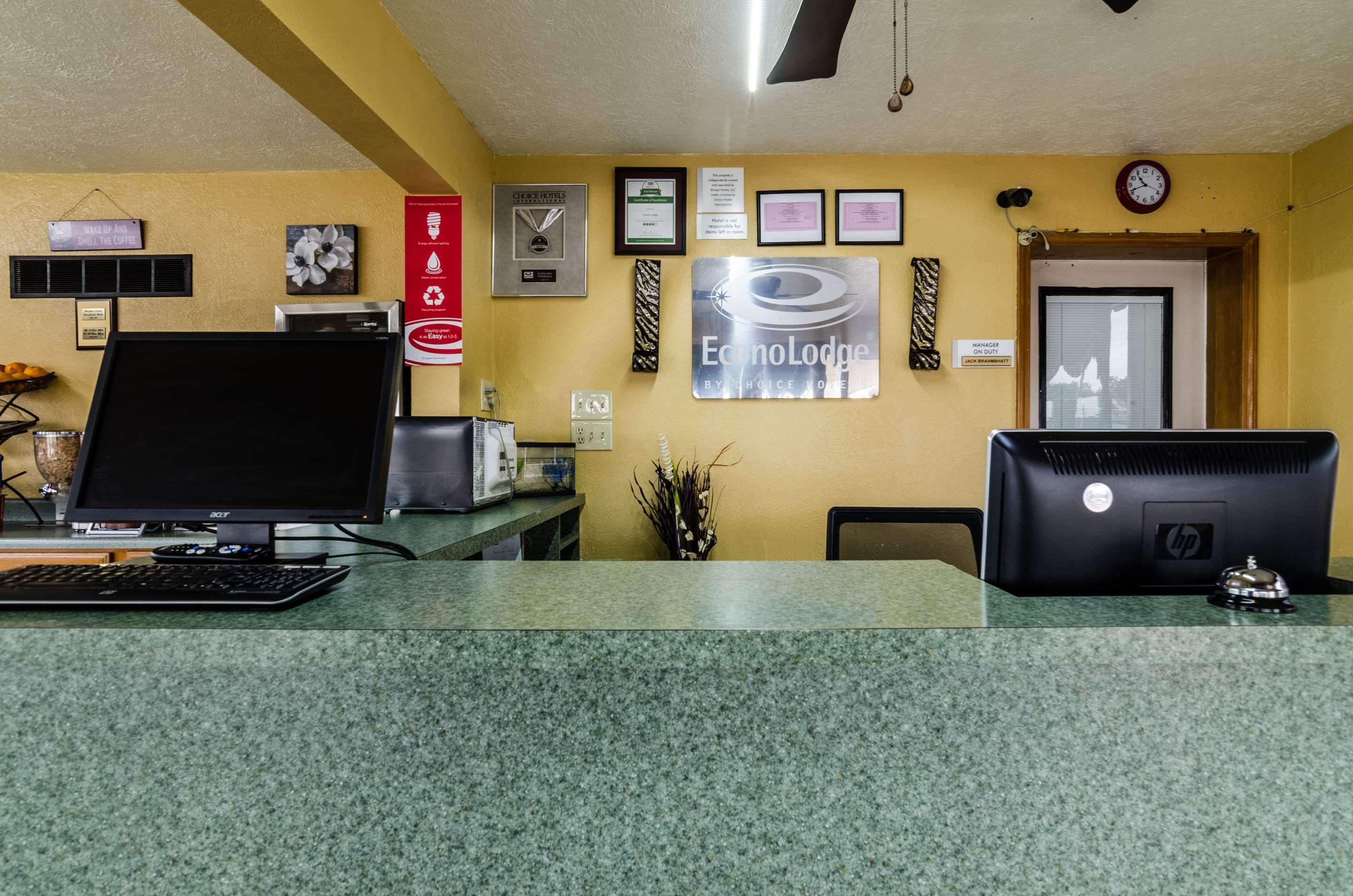 Econo Lodge Winfield Екстериор снимка