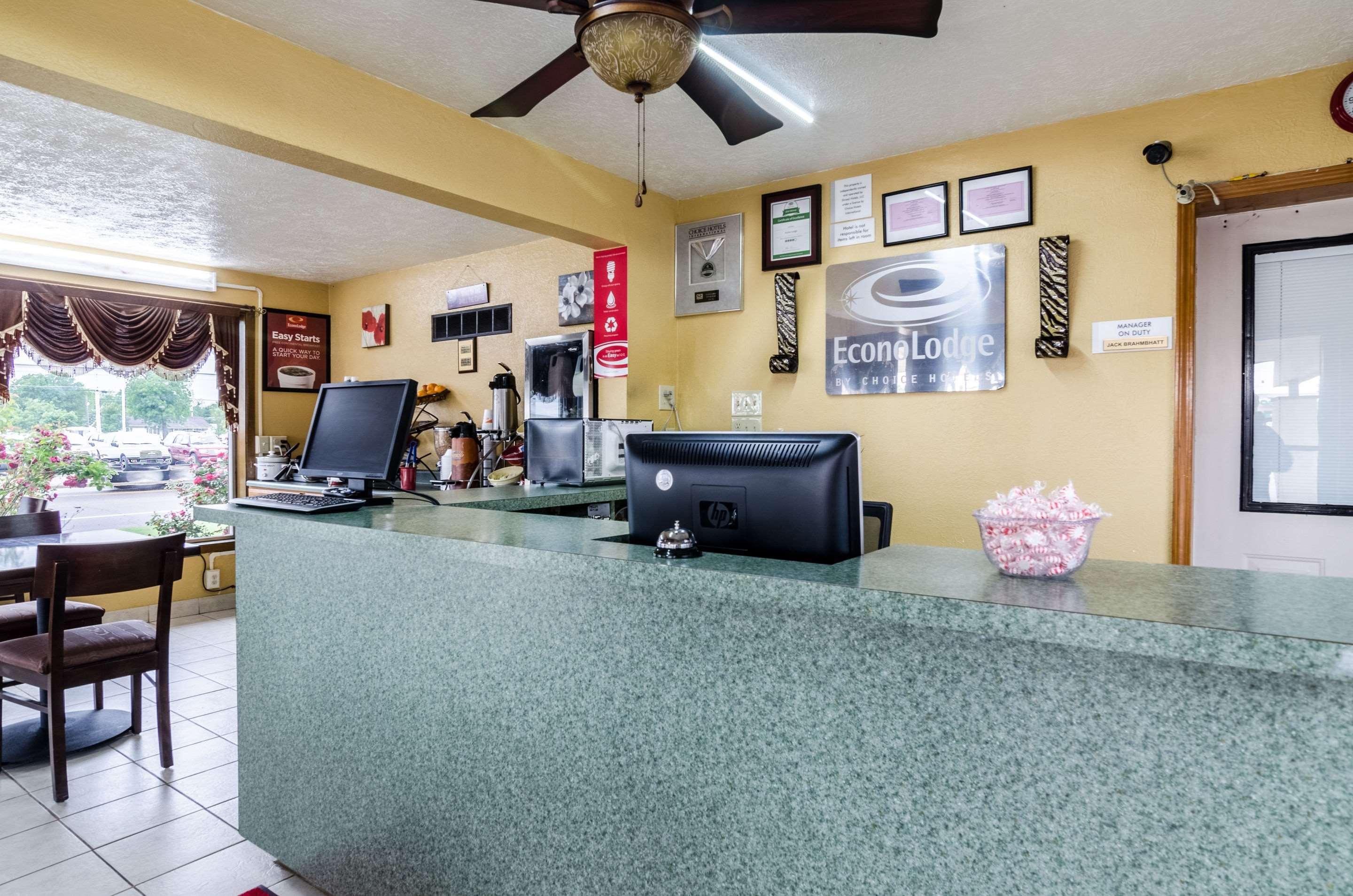 Econo Lodge Winfield Екстериор снимка