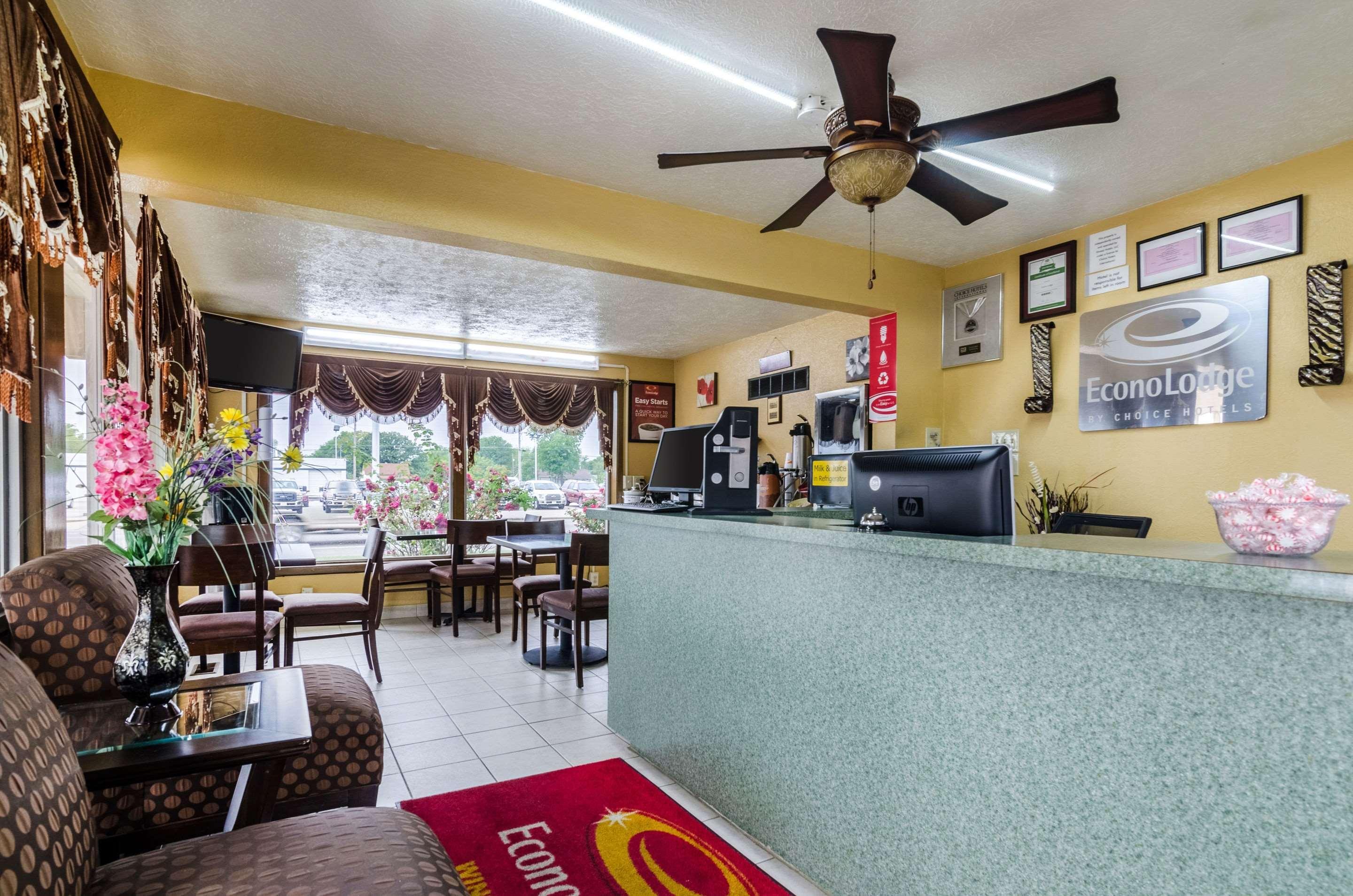 Econo Lodge Winfield Екстериор снимка