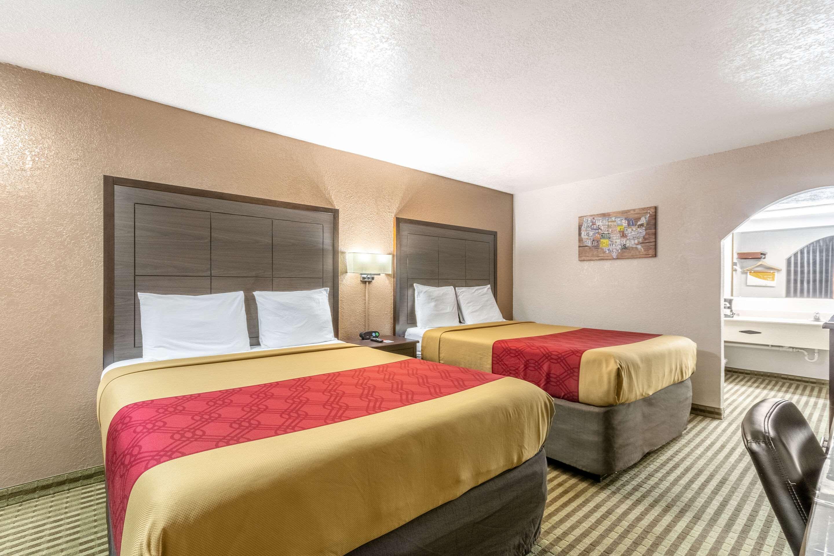 Econo Lodge Winfield Екстериор снимка