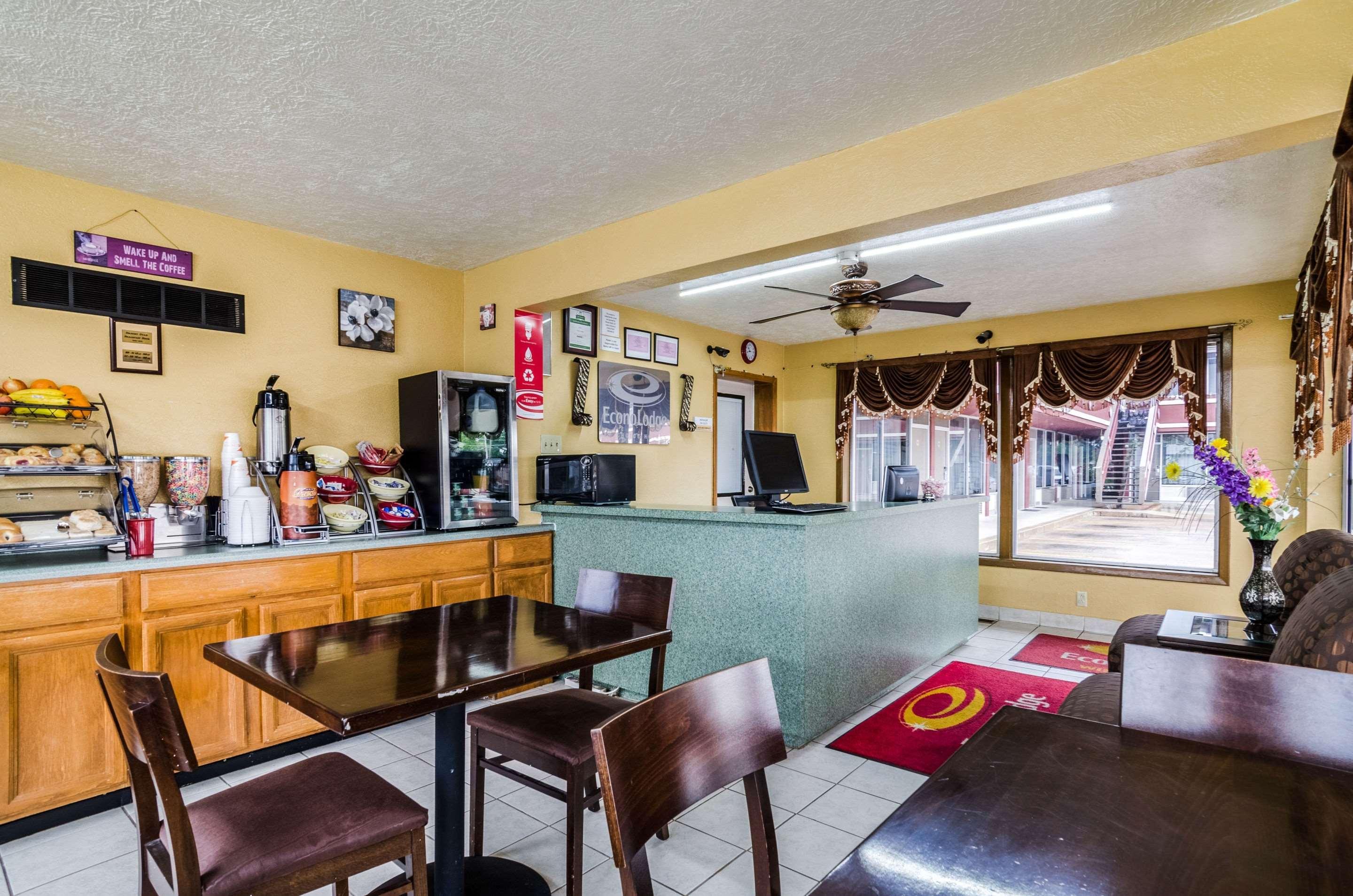Econo Lodge Winfield Екстериор снимка