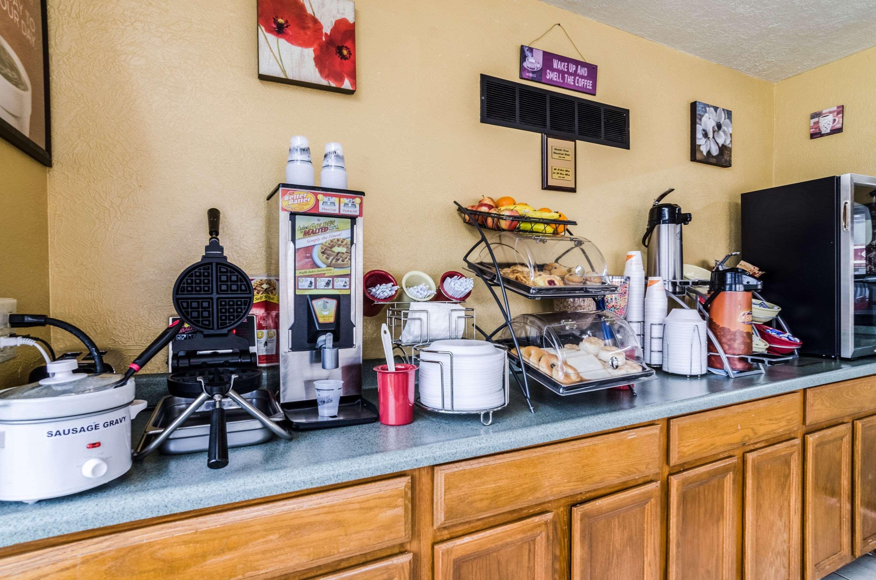 Econo Lodge Winfield Екстериор снимка